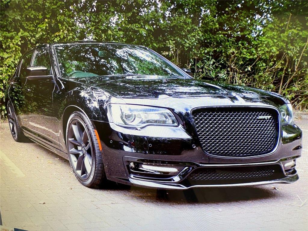 _Chrysler 300C SRT Black (2).jpg